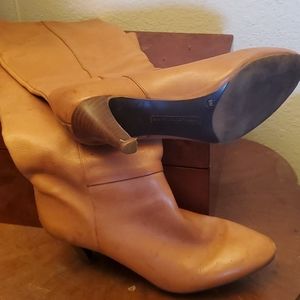 Heeled leather boots